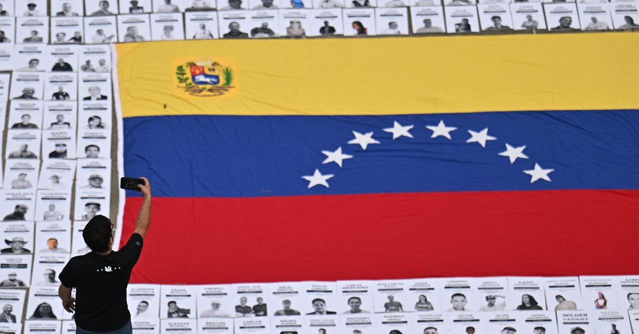 The Information Networks That Connect Venezuelans in Uncertain Times